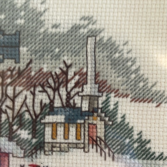 Cross Stitch “Barn in snow fall”. Framed with glass. Vintage. - Picture 3 of 3